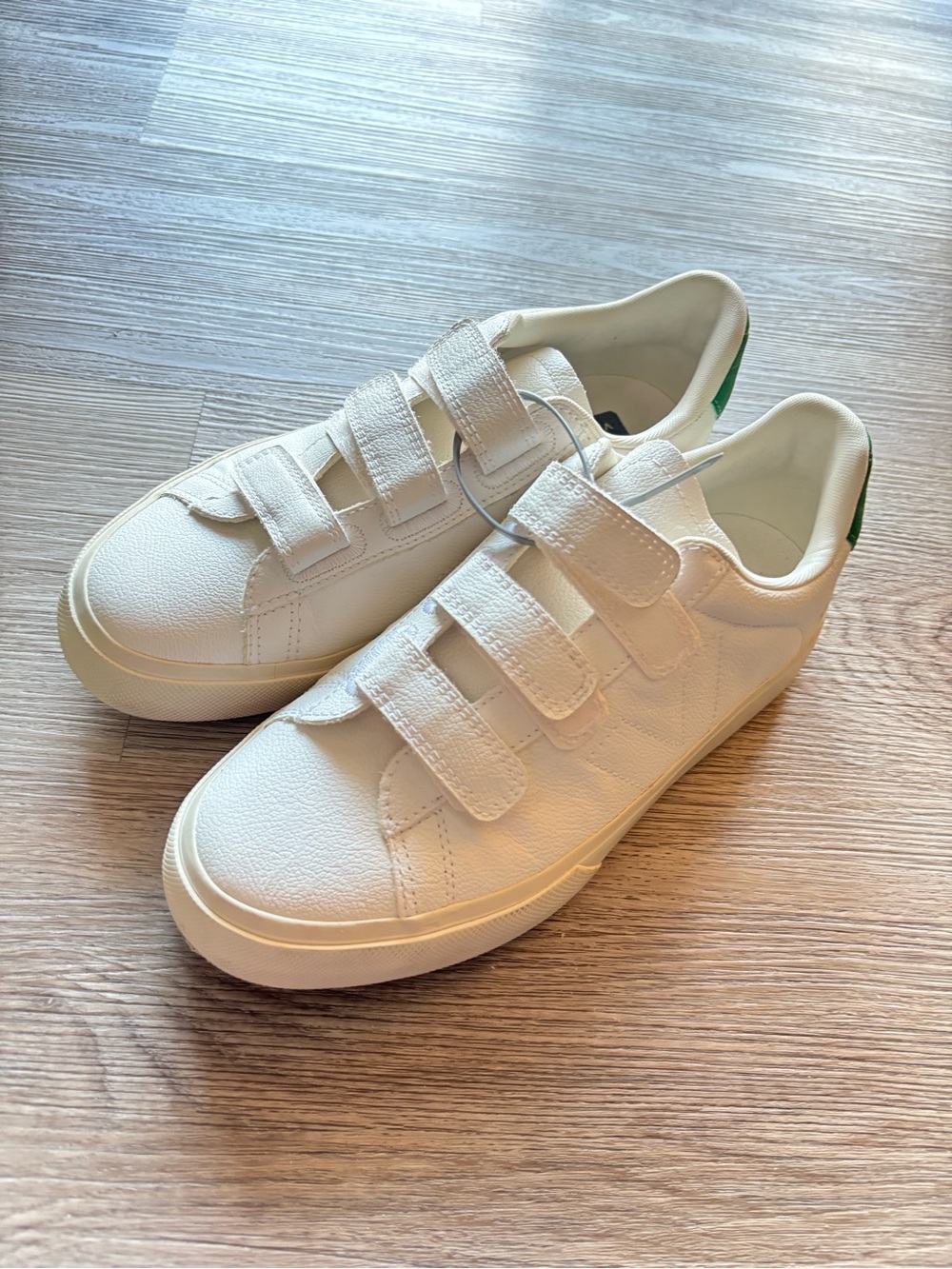 VEJA RECIFE SNEAKER IN EXTRA WHITE & EMERAUDE - Picture 7 of 10